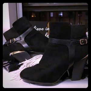 Black booties with gold details